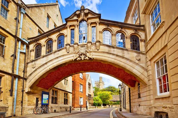 Oxford Best Sightseeing Bus Tours – Flexible tickets, multiple routes, and must-see attractions of Oxford in 2025 Top sightseeing bus tours in Oxford, United Kingdom – Popular points of interest, hidden gems, and panoramic views of Oxford in 2025