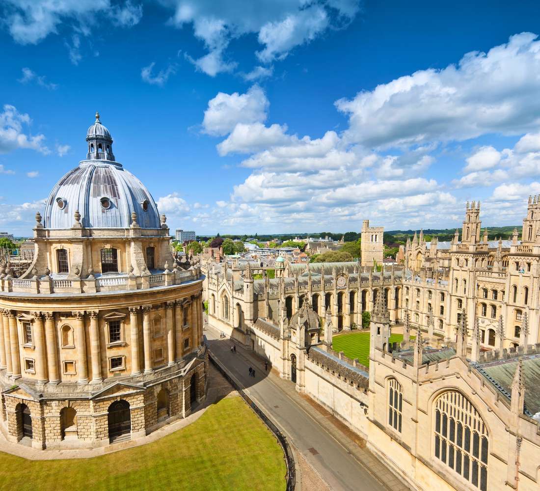 Oxford Hop-On Hop-Off Sightseeing Bus Tours – Oxford's iconic landmarks and flexible tickets in 2025 Hop-on hop-off sightseeing bus tours in Oxford, United Kingdom – Open-top buses, top attractions, and free cancellation in 2025