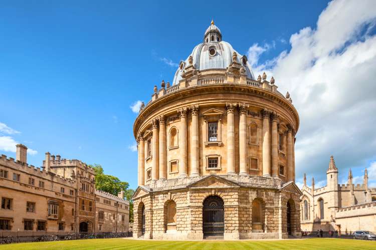 Explorez Oxford avec des billets hop-on hop-off – Visites sans souci et vues à couper le souffle en 2025 Découvrez Oxford avec des visites en bus hop-on hop-off officielles – Itinéraires flexibles, monuments emblématiques et vues panoramiques en 2025